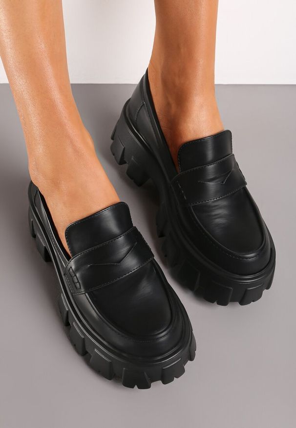 Born2be - Czarne Mokasyny Alemilla. Wysokość cholewki: przed kostkę. Zapięcie: bez zapięcia. Kolor: czarny. Szerokość cholewki: normalna. Obcas: na platformie