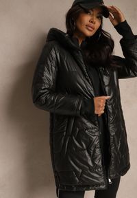 Renee - Czarna Asymetryczna Kurtka z Pikowanymi Przeszyciami i Kapturem Eleadrre. Okazja: na co dzień. Kolor: czarny. Materiał: jeans. Styl: klasyczny, sportowy, casual, elegancki