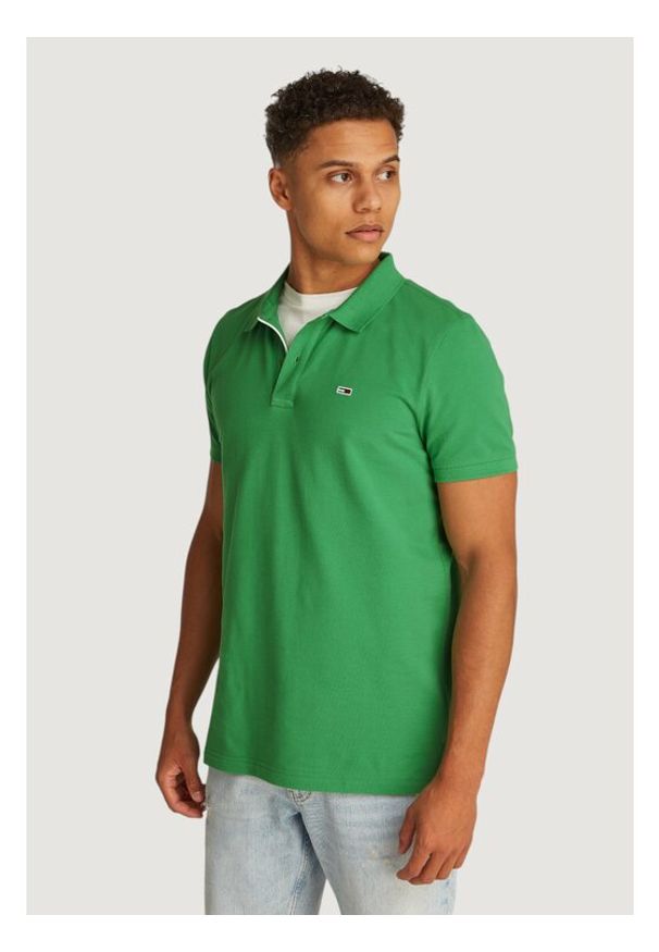 Tommy Jeans Polo DM0DM20676 Zielony Slim Fit. Typ kołnierza: polo. Kolor: zielony. Materiał: bawełna