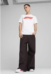 Puma - Męska koszulka F1® Essentials z logo PUMA White. Kolor: biały. Wzór: nadruk