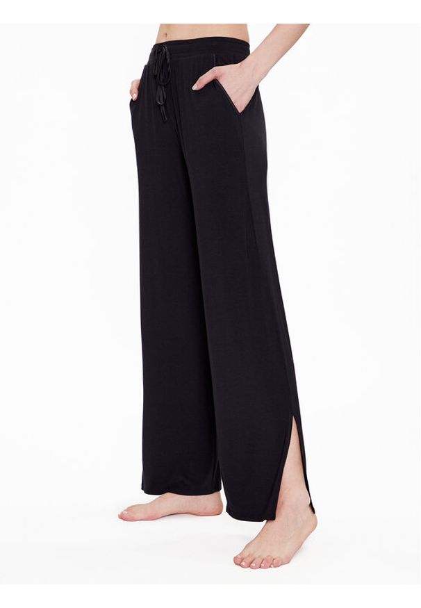 Triumph Spodnie piżamowe Climate Aloe 10213426 Czarny Regular Fit. Kolor: czarny. Materiał: wiskoza