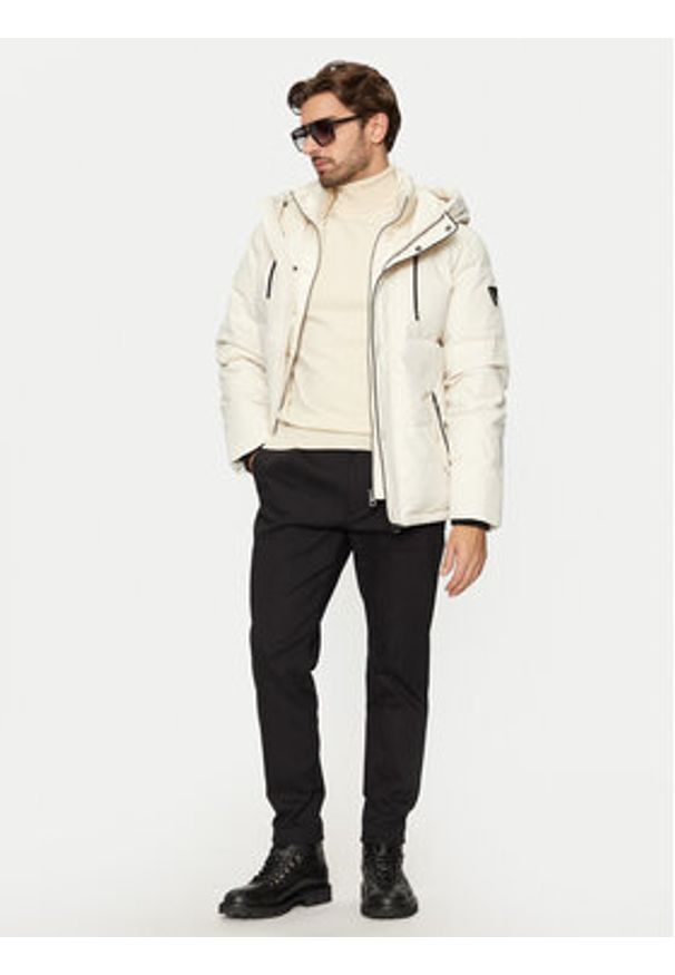 Guess Kurtka zimowa M4BL43 WGJR2 Beżowy Regular Fit. Kolor: beżowy. Materiał: syntetyk. Sezon: zima