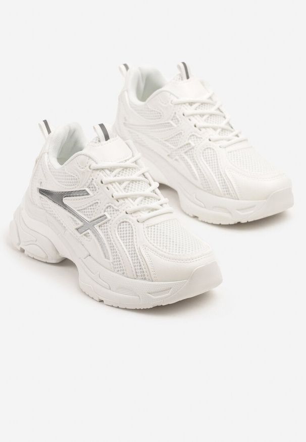 Born2be - Białe Sneakersy Ozdobione Geometrycznym Wzorem Erraza. Okazja: na co dzień, na spacer. Kolor: biały. Materiał: jeans. Wzór: aplikacja, geometria. Sport: turystyka piesza
