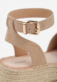 Renee - Beżowe Sandały VICES z Imitacji Zamszu na Niskim Plecionym Koturnie Anameda. Okazja: na co dzień. Zapięcie: pasek. Kolor: beżowy. Materiał: zamsz. Wzór: haft. Obcas: na koturnie. Styl: casual #6