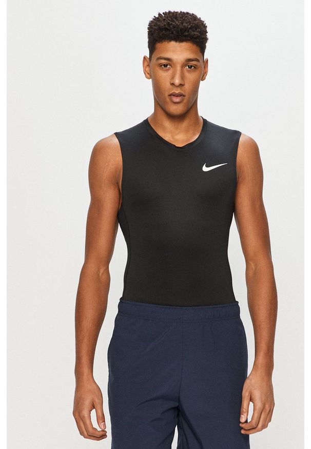 Nike - T-shirt. Kolor: czarny. Materiał: tkanina, skóra, dzianina, włókno