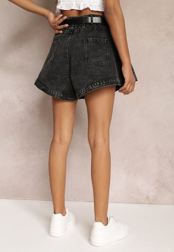 Renee - Czarne Szerokie Szorty Bawełniane z Paskiem w Komplecie Nishika. Okazja: na co dzień. Stan: podwyższony. Kolor: czarny. Materiał: bawełna. Styl: casual