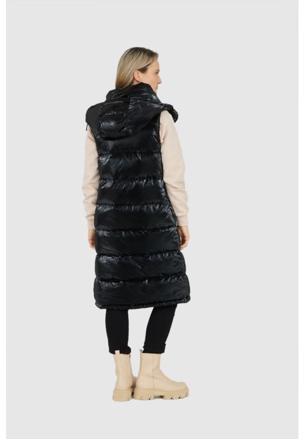 Blauer USA - BLAUER Długi błyszczący bezrękawnik puchowy damski Erika, Rozmiar L. Kolor: czarny. Materiał: puch, poliamid. Długość rękawa: bez rękawów. Długość: długie