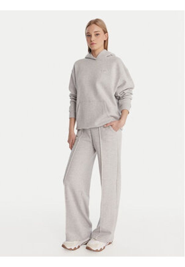 Guess Spodnie dresowe V6RB17 K9V31 Szary Regular Fit. Kolor: szary. Materiał: bawełna