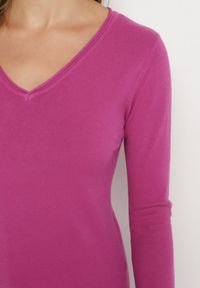 Born2be - Fioletowy Sweter Klasyczny z Trójkątnym Dekoltem z Domieszką Kaszmiru Taielle. Okazja: do pracy, na co dzień. Kolor: fioletowy. Materiał: kaszmir. Styl: klasyczny #3