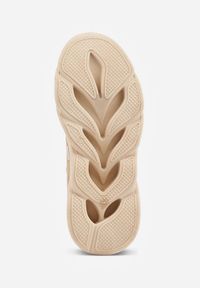 Renee - Ciemnobeżowe Buty Sportowe Sneakersy na Platformie Ozdobionej Tłoczeniem Teliriella. Okazja: na co dzień. Zapięcie: sznurówki. Kolor: beżowy. Materiał: jeans. Wzór: aplikacja. Obcas: na platformie #8