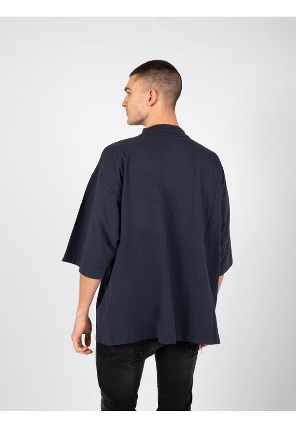 Yeezy Gap Engineered by Balenciaga - Yeezy Gap Engineered By Balenciaga T-Shirt "Logo" | 719614 TMVQ2 | Mężczyzna | Granatowy. Kolor: niebieski. Materiał: bawełna. Wzór: nadruk