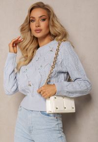 Renee - Jasnoniebieski Klasyczny Sweter z Długim Rękawem i Wyhaftowanymi Kwiatami Hadriela. Kolor: niebieski. Materiał: bawełna, wełna, materiał. Długość rękawa: długi rękaw. Długość: długie. Wzór: kwiaty. Styl: klasyczny #3