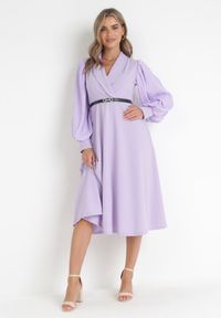 Born2be - Fioletowa Sukienka Rozkloszowana z Paskiem Aidyn. Kolor: fioletowy. Typ sukienki: kopertowe. Styl: elegancki. Długość: midi #1