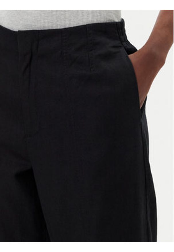 Calvin Klein Jeans Spodnie materiałowe J20J225340 Czarny Relaxed Fit. Kolor: czarny. Materiał: bawełna