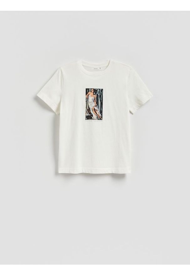 Reserved - T-shirt z nadrukiem Tamara Łempicka - biały. Kolor: biały. Materiał: dzianina, bawełna. Wzór: nadruk