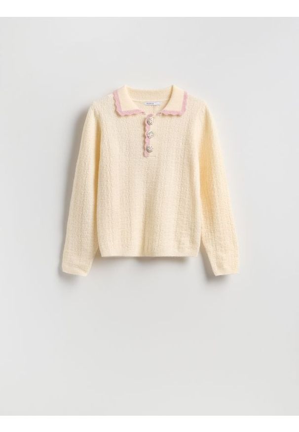 Reserved - Sweter z ozdobnym kołnierzem - kremowy. Kolor: kremowy. Materiał: dzianina