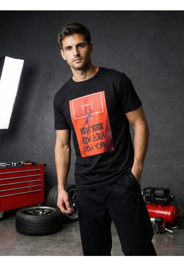 Sinsay - Bawełniana koszulka z nadrukiem - czarny. Kolor: czarny. Materiał: bawełna. Wzór: nadruk