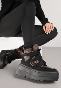 Born2be - Czarno-Brązowe Botki Vices w Stylu Sneakersów na Platformie Afirriva. Okazja: na co dzień. Zapięcie: rzepy. Kolor: czarny. Materiał: jeans. Wzór: aplikacja. Obcas: na platformie. Styl: retro, casual, klasyczny. Wysokość obcasa: średni #3