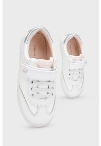 Mayoral buty dziecięce kolor biały. Zapięcie: rzepy. Kolor: biały. Materiał: guma