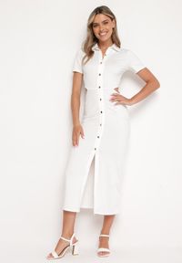 Born2be - Biała Sukienka Koszulowa z Wycięciami w Talii i i Marszczeniami Zapinana na Guziki Quvlea. Okazja: na co dzień. Kolor: biały. Materiał: jeans, wiskoza. Typ sukienki: koszulowe. Styl: casual #2