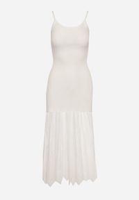 Born2be - Biała Prążkowana Sukienka Koktajlowa Ozdobiona Koronką Sonalitea. Kolor: biały. Materiał: prążkowany, koronka. Wzór: aplikacja, koronka. Styl: wizytowy #4