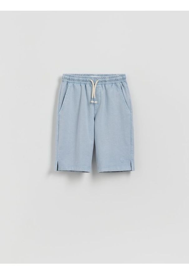 Reserved - Szorty bermudy - jasnoniebieski. Kolor: niebieski. Materiał: dzianina, bawełna