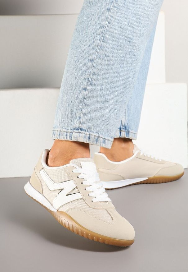 Renee - Beżowe Sneakersy w Stylu Tenisówek Ozdobione Naszywką Tanelis. Kolor: beżowy. Materiał: jeans. Wzór: aplikacja