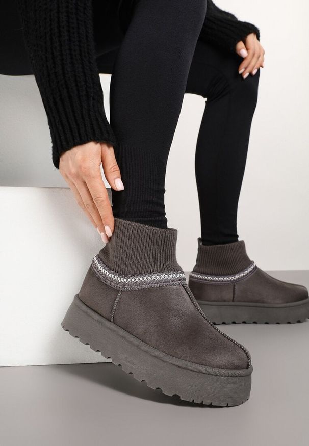 Born2be - Szare Śniegowce na Grubej Podeszwie z Elastyczną Cholewką Nilevelia. Okazja: na co dzień. Kolor: szary. Materiał: jeans. Szerokość cholewki: normalna. Styl: casual