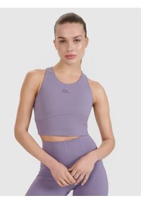 4f - 4F Crop top treningowy z wycięciem na plecach 4F x Anna Lewandowska - fioletowy XS. Kolor: fioletowy. Materiał: guma, włókno, tkanina, elastan, dzianina, materiał, syntetyk. Wzór: gładki, ze splotem. Sport: joga i pilates, fitness
