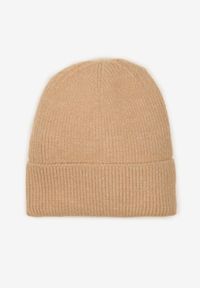 Born2be - Ciemnobeżowa Czapka Ozdobiona Wywinięciem i Metaliczną Nicią Temirina. Kolor: beżowy. Wzór: aplikacja. Styl: casual, elegancki #1