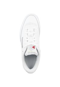 Buty do chodzenia męskie Reebok Club C 85. Zapięcie: sznurówki. Kolor: biały, wielokolorowy, szary. Materiał: skóra, syntetyk, tkanina, materiał. Szerokość cholewki: normalna. Model: Reebok Club. Sport: turystyka piesza