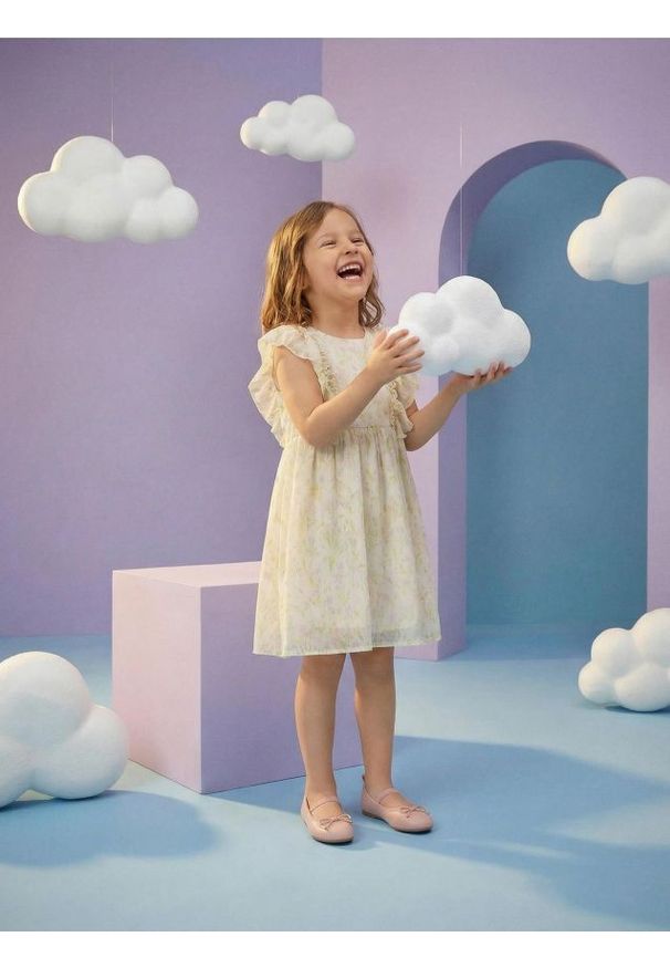 Sinsay - Tiulowa sukienka babydoll ze wzorem kwiatowym - wielobarwny. Materiał: tiul. Wzór: kwiaty