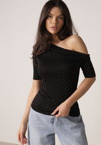 Born2be - Czarna Bluzka z Cyrkoniami i Dekoltem w Łódkę Saloriel. Okazja: na co dzień. Kolor: czarny. Materiał: jeans, skóra, poliester. Wzór: aplikacja. Styl: casual, wizytowy #7