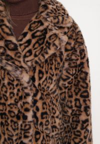 Born2be - Brązowa Kurtka Futerko w Panterkę z Kieszeniami Fidelis. Okazja: na co dzień. Kolor: brązowy. Materiał: futro. Wzór: motyw zwierzęcy. Styl: casual, elegancki #6