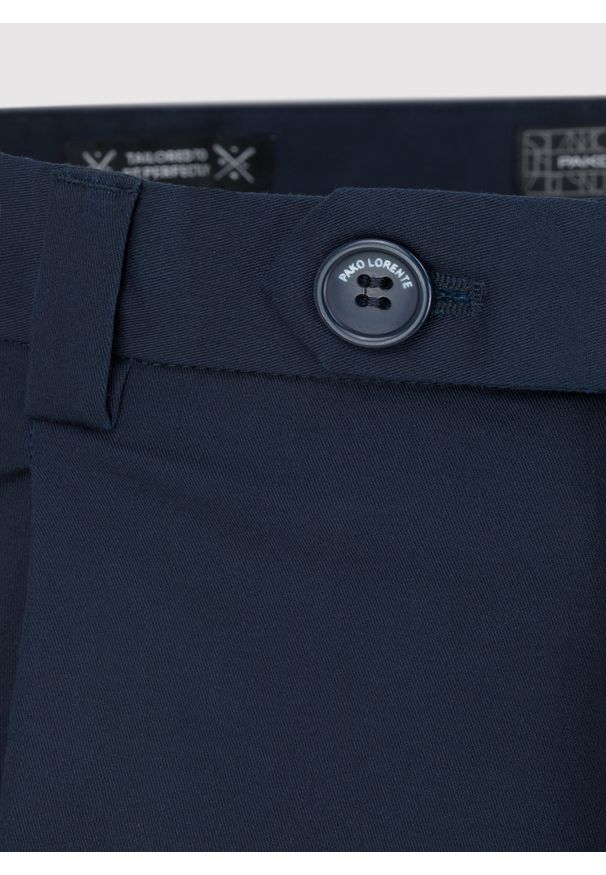 Pako Lorente - PAKO LORENTE – Granatowe spodnie z podwinietą nogawką. Kolor: niebieski, czarny. Materiał: bawełna, elastan. Wzór: gładki