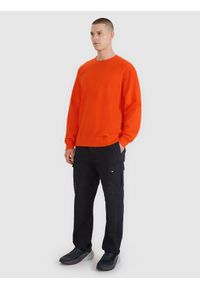 4f - 4F Bluza dresowa nierozpinana bez kaptura męska - pomarańczowa XL. Okazja: na co dzień. Typ kołnierza: bez kaptura. Kolor: pomarańczowy. Materiał: dresówka. Długość rękawa: raglanowy rękaw. Wzór: ze splotem. Styl: casual, sportowy #2