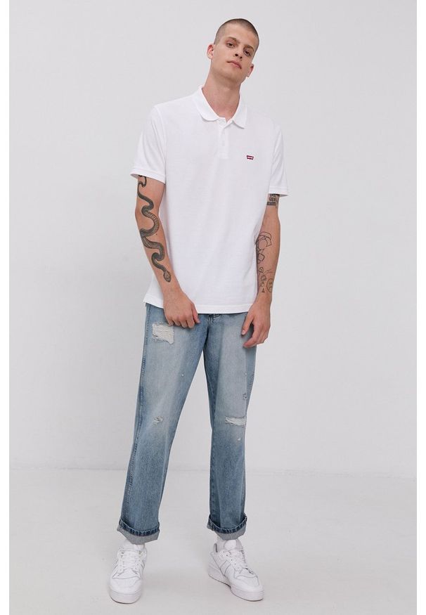 Levi's® - Levi's Polo męskie kolor biały gładki. Okazja: na spotkanie biznesowe, na co dzień. Typ kołnierza: polo. Kolor: biały. Materiał: dzianina, materiał. Długość: krótkie. Wzór: gładki. Styl: casual, biznesowy