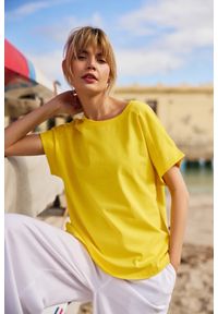 MOODO - Bawełniany t-shirt żółty. Kolor: żółty. Materiał: bawełna