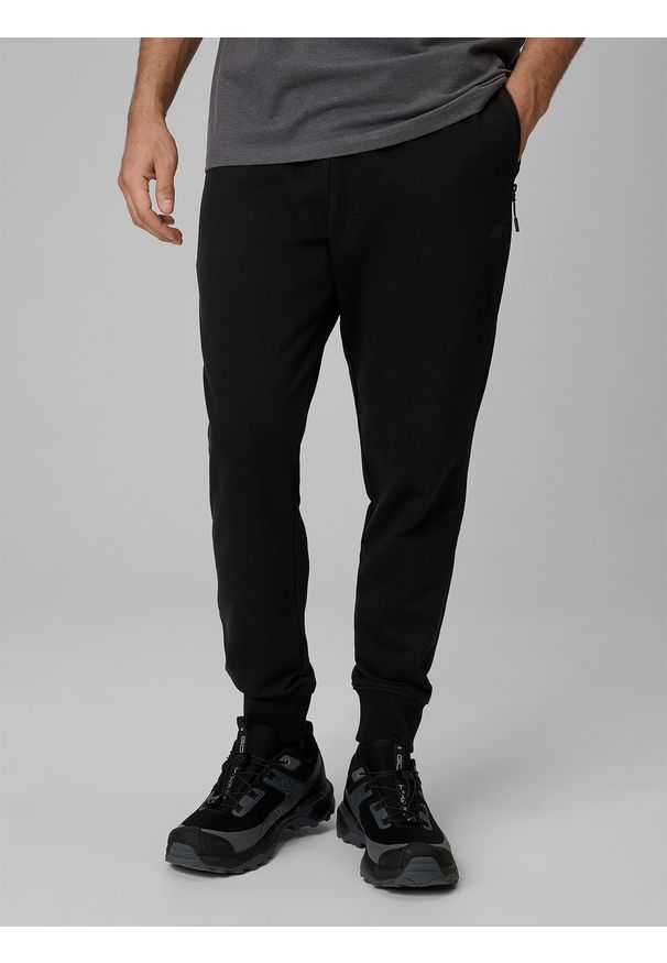 4f - 4F Spodnie dresowe joggery męskie - czarne XXL. Kolor: czarny. Materiał: dresówka. Sport: fitness