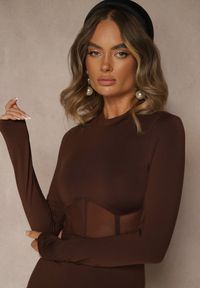 Renee - Brązowa Sukienka Vices Bodycon z Transparentną Wstawką Typu Gorset Necotte. Okazja: na imprezę, na randkę. Typ kołnierza: dekolt gorset. Kolor: brązowy. Typ sukienki: gorsetowe, bodycon. Styl: klasyczny #3