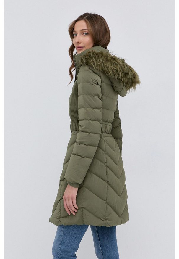 Guess Kurtka puchowa W1BL32.WE4P2 damska kolor zielony przejściowa. Okazja: na co dzień. Kolor: zielony. Materiał: puch. Styl: casual