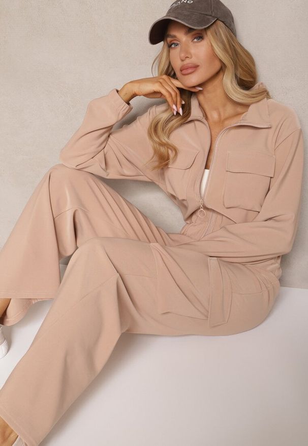 Renee - Ciemnobeżowy Kombinezon w Stylu Utility Taliowany Liarael. Kolor: beżowy. Materiał: tkanina