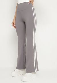 Born2be - Szare Marszczone Legginsy Dzwony z Wysokim Stanem i Lampasami Nakatia. Okazja: na co dzień. Stan: podwyższony. Kolor: szary. Styl: sportowy, elegancki, casual #3