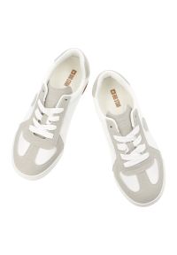 Big-Star - Trampki damskie Big Star, skóra naturalna zamszowe wstawki sznurowany fason klasyczna gumowa podeszwa okrągły nosek, białe, TT274145. Okazja: na co dzień, na spacer. Nosek buta: okrągły. Zapięcie: sznurówki. Kolor: biały. Materiał: zamsz, skóra, guma. Szerokość cholewki: normalna. Wzór: gładki. Styl: klasyczny #2