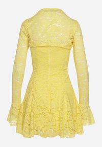 Born2be - Żółta Rozkloszowana Sukienka Koktajlowa z Koronką i Bolerkiem Eyrfedi. Okazja: na randkę, na ślub cywilny, na wesele. Kolor: żółty. Materiał: koronka. Długość rękawa: na ramiączkach. Wzór: koronka. Styl: wizytowy #4