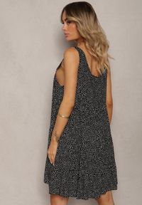 Renee - Czarna Sukienka z Bawełny o Rozkloszowanym Kroju z Falbanami Tessamay. Okazja: na co dzień. Kolor: czarny. Materiał: bawełna. Typ sukienki: rozkloszowane. Styl: casual