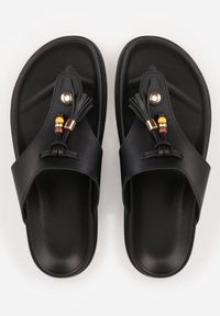 Born2be - Czarne Klapki Typu Japonki Ozdobione Frędzlami Elinryss. Okazja: na co dzień, na spacer. Kolor: czarny. Materiał: len. Wzór: aplikacja. Sezon: lato. Styl: boho, casual, elegancki #4