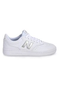 Buty do chodzenia damskie New Balance W80. Kolor: biały. Materiał: skóra. Szerokość cholewki: normalna. Sport: turystyka piesza