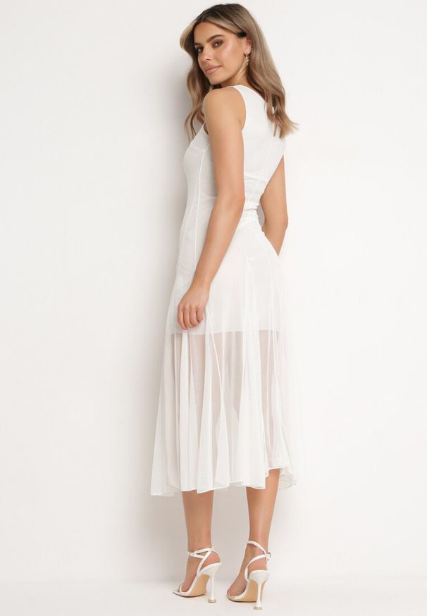 Born2be - Biała Sukienka Bez Rękawów z Tiulowym Dołem Tekolia. Okazja: na co dzień. Kolor: biały. Materiał: tiul. Długość rękawa: bez rękawów. Typ sukienki: proste. Styl: casual