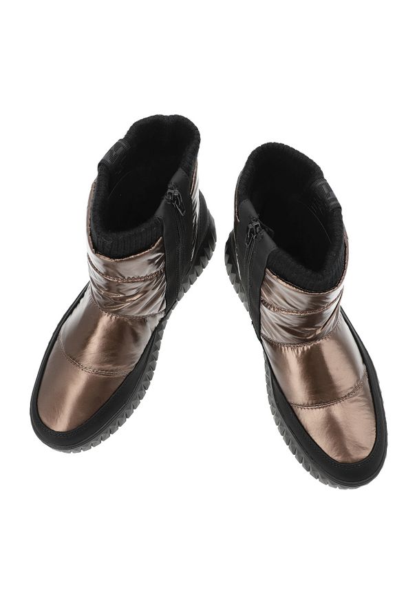 Brązowe Metaliczne Śniegowce Marco Tozzi Modne Obuwie Damskie. Okazja: na spacer. Kolor: brązowy. Szerokość cholewki: normalna. Sezon: zima. Styl: sportowy